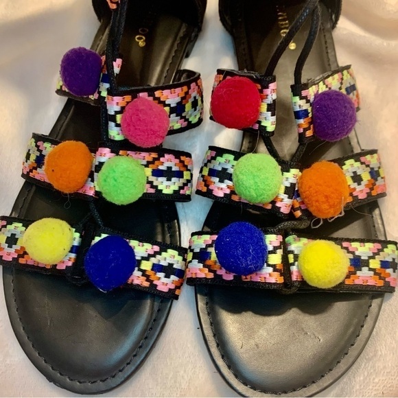 NEW Boho Sandals Sz 9 Bamboo Flat Strappy Sandals Black Multicolored Knit Poms - Picture 4 of 16